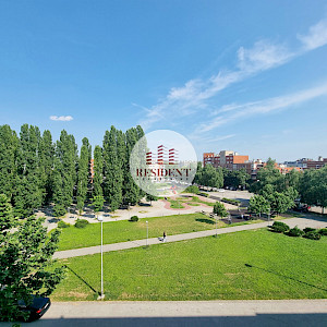 MALEŠNICA Atraktivan 3soban stan, garaža, 4. kat, loggia