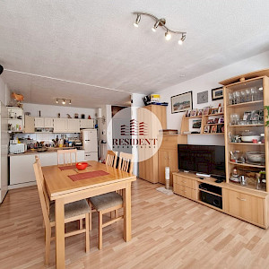 ŠPANSKO Prostran 4soban stan, 3. kat, odlična lokacija, 2 loggie