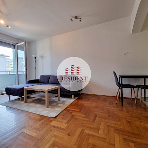 ŠPANSKO Moderan 2soban stan, 4. kat, odlična lokacija, loggia