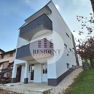 JELENOVAC Roh-bau 70 m2, 1. kat, top lokacija, mirno okruženje, parking, terasa, BEZ PROVIZIJE