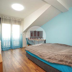 BOTINEC Renovirana obiteljska kuća 180 m2 + garaža, dvorište, parking, mirno okruženje