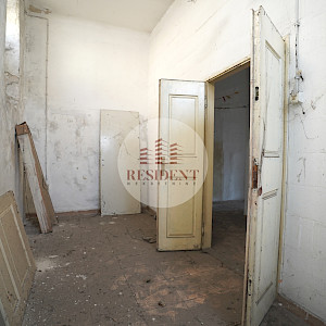 PULA Centar, poslovno stambena zgrada za renovaciju NKP 575 m2, top lokacija