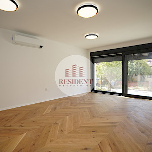 RUDEŠ 3soban stan, novogradnja, 73 m2, prizemlje, parking, terasa, BEZ PROVIZIJE