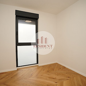 RUDEŠ 3soban stan, novogradnja, 73 m2, prizemlje, parking, terasa, BEZ PROVIZIJE