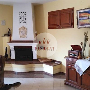 NUŠTAR Luksuzna vila 558 m2, mirno okruženje, bazen