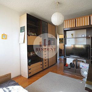 SREDNJACI Prostran 3soban stan 80 m2, 4. kat, top lokacija, loggia, BEZ PROVIZIJE