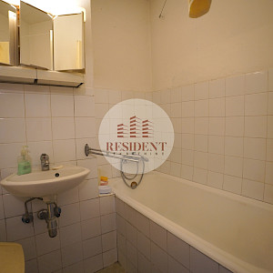 SREDNJACI Prostran 3soban stan 80 m2, 4. kat, top lokacija, loggia, BEZ PROVIZIJE