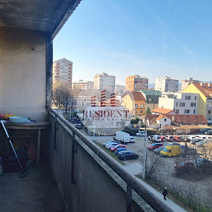 SREDNJACI Prostran 3soban stan 80 m2, 4. kat, top lokacija, loggia, BEZ PROVIZIJE