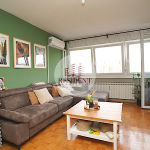 ŠPANSKO Ugodan 2soban stan 48 m2, 3. kat, loggia, spremište, BEZ PROVIZIJE