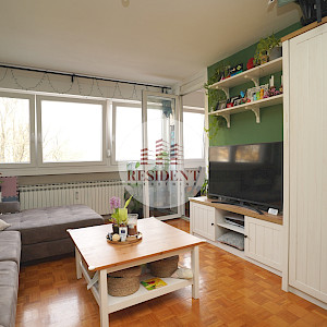 ŠPANSKO Ugodan 2soban stan 48 m2, 3. kat, loggia, spremište, BEZ PROVIZIJE