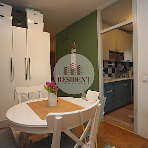 ŠPANSKO Ugodan 2soban stan 48 m2, 3. kat, loggia, spremište, BEZ PROVIZIJE