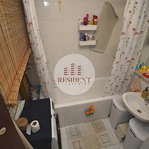 ŠPANSKO Ugodan 2soban stan 48 m2, 3. kat, loggia, spremište, BEZ PROVIZIJE