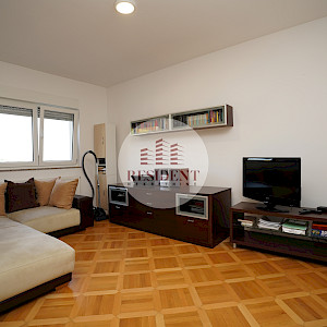 ČRNOMEREC Prostran 3soban stan 73 m2 + vrt 270 m2 + 2 parkinga, mirno okruženje, BEZ PROVIZIJE