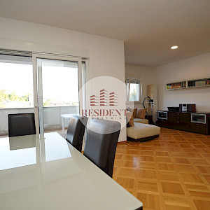 ČRNOMEREC Prostran 3soban stan 73 m2 + vrt 270 m2 + 2 parkinga, mirno okruženje, BEZ PROVIZIJE