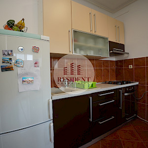 ČRNOMEREC Prostran 3soban stan 73 m2 + vrt 270 m2 + 2 parkinga, mirno okruženje, BEZ PROVIZIJE