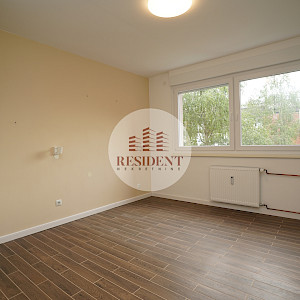 NAJAM - ŠPANSKO Komforan 3soban stan 63 m2, 3. kat, lift, BEZ PROVIZIJE