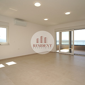 MASLENICA Ekskluzivan 3soban apartman 76m2 + terasa 35m2 + parking, novogradnja, BEZ PROVIZIJE