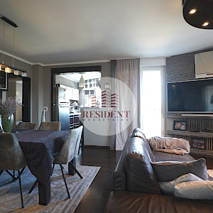 ŠPANSKO Moderan 4soban stan 90 m2, 5. kat, mirno okruženje, balkon, BEZ PROVIZIJE