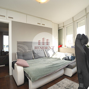 ŠPANSKO Moderan 4soban stan 90 m2, 5. kat, mirno okruženje, balkon, BEZ PROVIZIJE