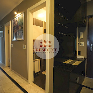 ŠPANSKO Moderan 4soban stan 90 m2, 5. kat, mirno okruženje, balkon, BEZ PROVIZIJE