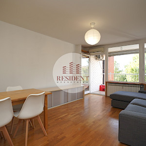 NAJAM - ŠPANSKO Komforan 3soban stan 71 m2, 4. kat, odlična lokacija, loggia