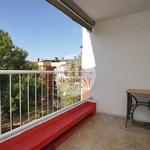 NAJAM - ŠPANSKO Komforan 3soban stan 71 m2, 4. kat, odlična lokacija, loggia