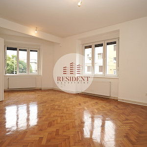 NAJAM - CENTAR Prostran 4soban stan 103 m2, 1. kat, top lokacija, BEZ PROVIZIJE