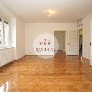 NAJAM - CENTAR Prostran 4soban stan 103 m2, 1. kat, top lokacija, BEZ PROVIZIJE