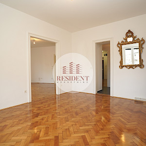 NAJAM - CENTAR Prostran 4soban stan 103 m2, 1. kat, top lokacija, BEZ PROVIZIJE