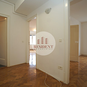 NAJAM - CENTAR Prostran 4soban stan 103 m2, 1. kat, top lokacija, BEZ PROVIZIJE