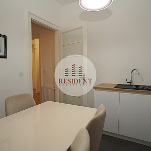 NAJAM - CENTAR Prostran 4soban stan 103 m2, 1. kat, top lokacija, BEZ PROVIZIJE