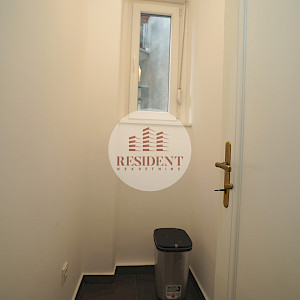 NAJAM - CENTAR Prostran 4soban stan 103 m2, 1. kat, top lokacija, BEZ PROVIZIJE