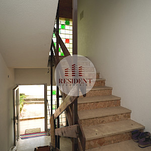 GORNJE VRAPČE Prostrana obiteljska kuća 500 m2, zemljište 700 m2, BEZ PROVIZIJE