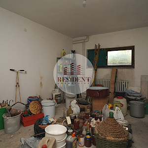 GORNJE VRAPČE Prostrana obiteljska kuća 500 m2, zemljište 700 m2, BEZ PROVIZIJE