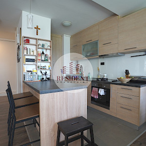 VRBANI Komforan 3soban stan 70 m2 + GARAŽA, 3. kat, top lokacija, lift, spremište