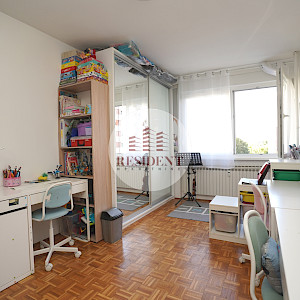 VRBANI Komforan 3soban stan 70 m2 + GARAŽA, 3. kat, top lokacija, lift, spremište