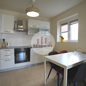 ČRNOMEREC - Vrhovec, Prostran 4soban stan 68 m2, 3.kat, top lokacija, balkon, BEZ PROVIZIJE