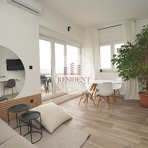 RAVNICE Ugodan 2soban stan 46 m2 + parking, 3. kat, top lokacija, terasa