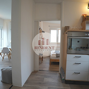 RAVNICE Ugodan 2soban stan 46 m2 + parking, 3. kat, top lokacija, terasa