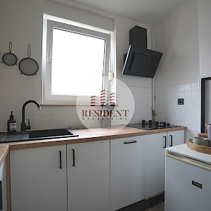 RAVNICE Ugodan 2soban stan 46 m2 + parking, 3. kat, top lokacija, terasa