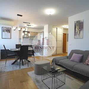 NAJAM - ŠPANSKO Ugodan 2soban stan 46 m2 + GPM, 3. kat, top lokacija, loggia