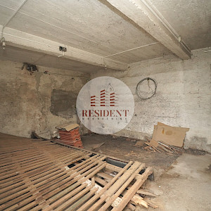 VRAPČE Obiteljska kuća 310 m2 sa 3 stana, zemljište 690 m2, BEZ PROVIZIJE