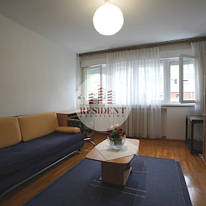 NAJAM - SREDNJACI Prostran 2soban stan 67 m2, 3. kat, odlična lokacija, 2x loggie