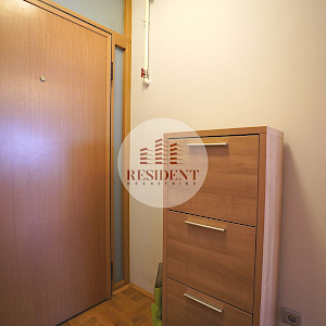 ŠPANSKO Renoviran 2soban stan 65 m2, 2. kat, top lokacija, loggia, spremište, BEZ PROVIZIJE