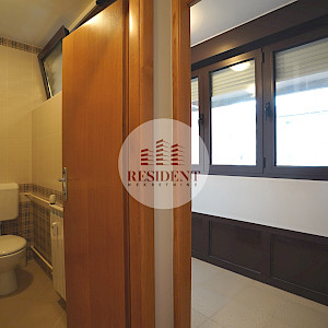 ŠPANSKO Renoviran 2soban stan 65 m2, 2. kat, top lokacija, loggia, spremište, BEZ PROVIZIJE