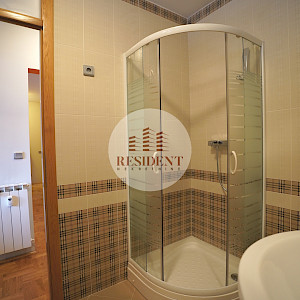 ŠPANSKO Renoviran 2soban stan 65 m2, 2. kat, top lokacija, loggia, spremište, BEZ PROVIZIJE