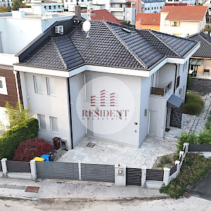 BLATO Luksuzna obiteljska kuća 323 m2, mirno okruženje, BEZ PROVIZIJE