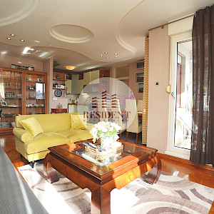 ŠPANSKO Komforan 4soban stan 80 m2, 3. kat, top lokacija, loggia, garaža, spremište