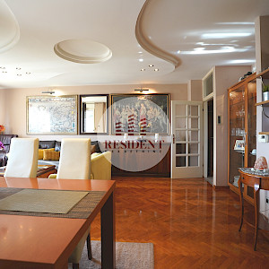 ŠPANSKO Komforan 4soban stan 80 m2, 3. kat, top lokacija, loggia, garaža, spremište