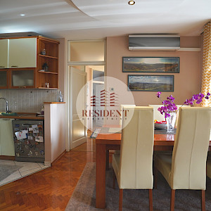 ŠPANSKO Komforan 4soban stan 80 m2, 3. kat, top lokacija, loggia, garaža, spremište